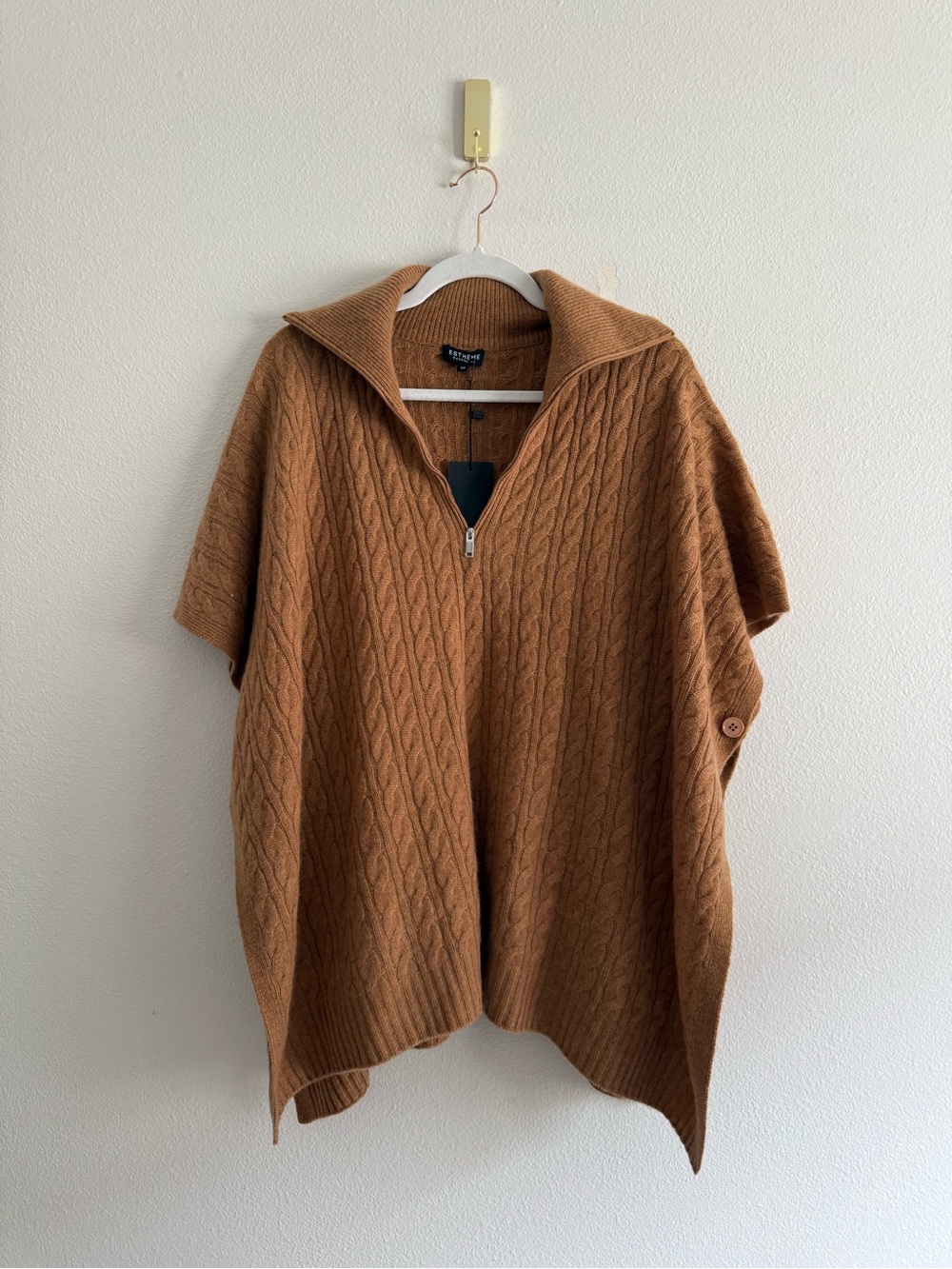 Estheme Cashmere Poncho Sweater Sz M NWT. Camel 100% cashmere